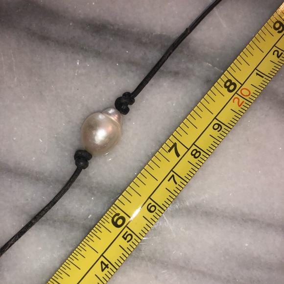 Pearl Choker on Leather Strap - Picture 5 of 7